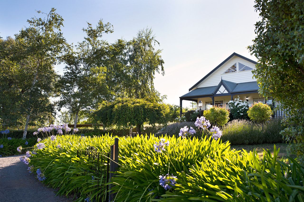 Property Image 1 - Beautiful Two Bedroom, Two Bathroom Home with Sweeping Panoramic Views of Daylesford.