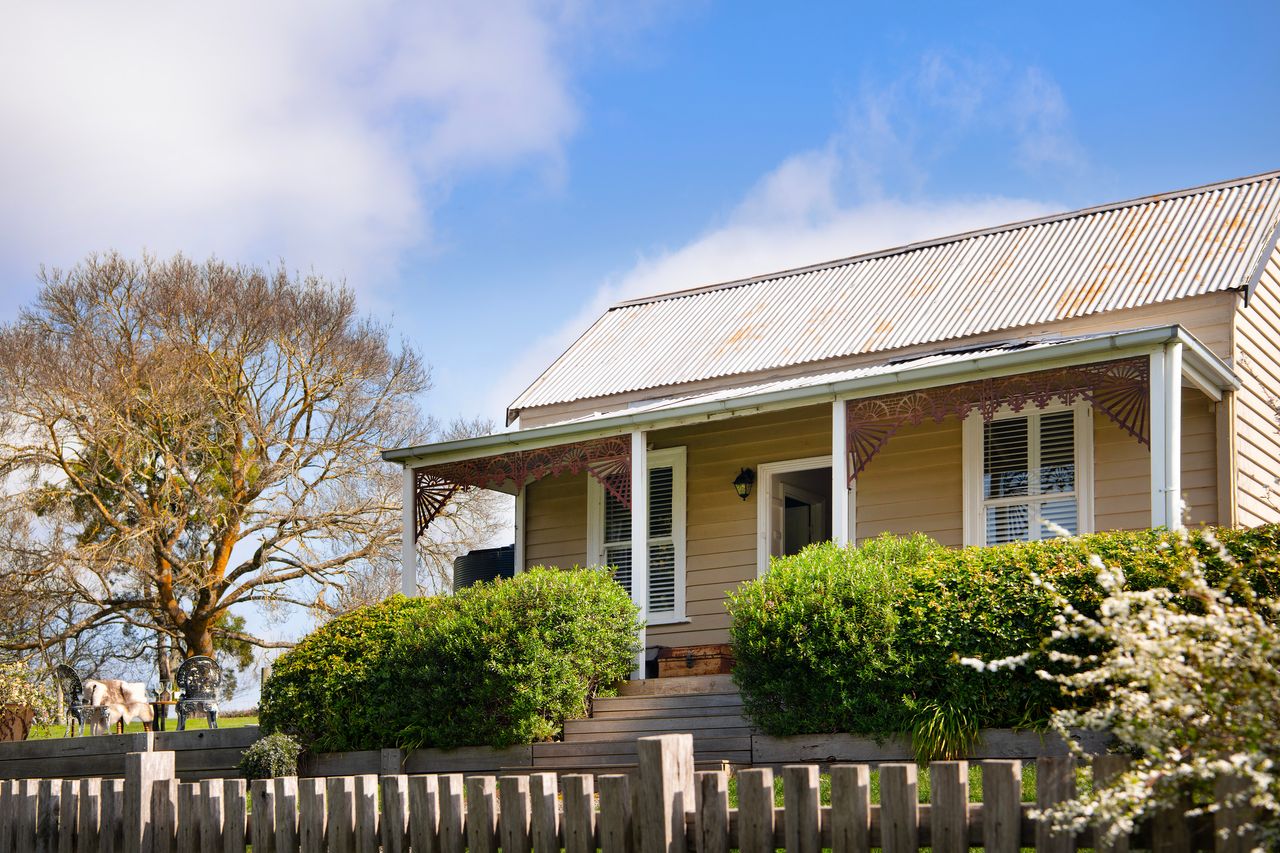 Property Image 1 - Quintessential Daylesford Miner’s Cottage