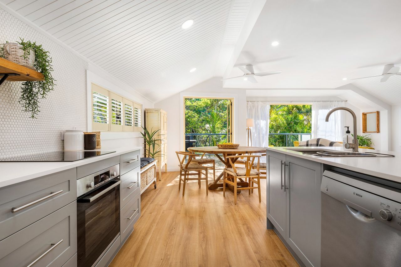 Property Image 1 - Beachfront Home in Byron Bay with Large Living Room