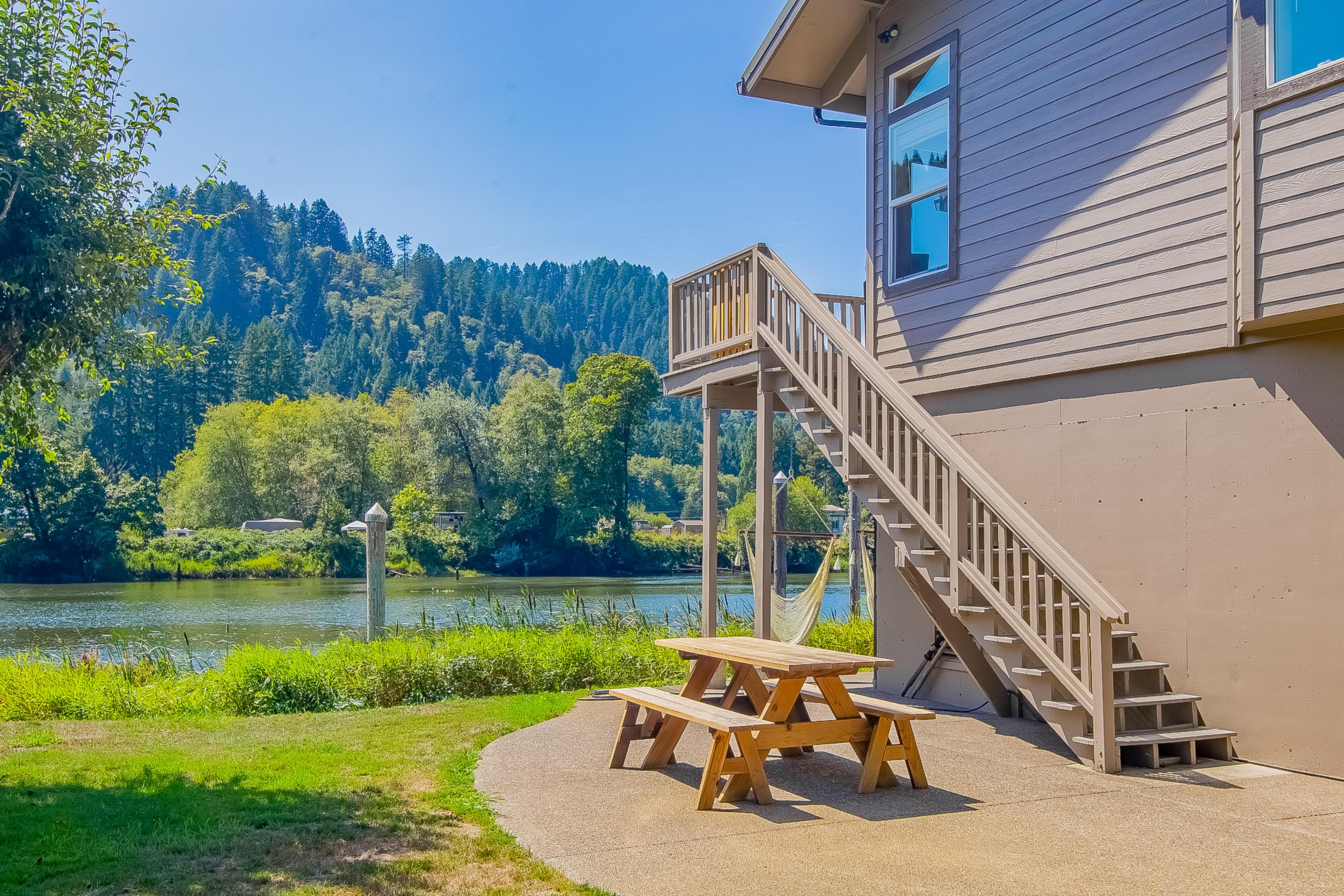 Property Image 2 - Siuslaw River House