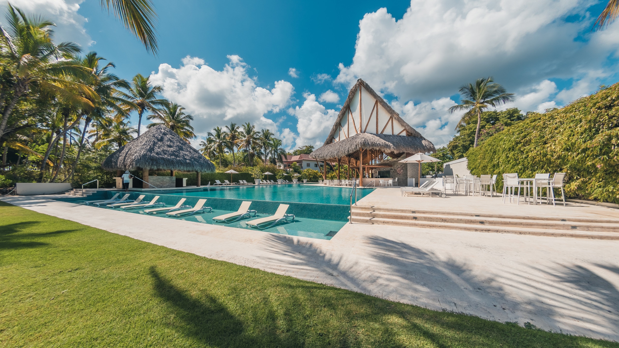 Property Image 1 - Luxury Beach Apartment at El Portillo *No extra fee* Property Image 1 - Luxury Beach Apartment at El Portillo *No extra fee*