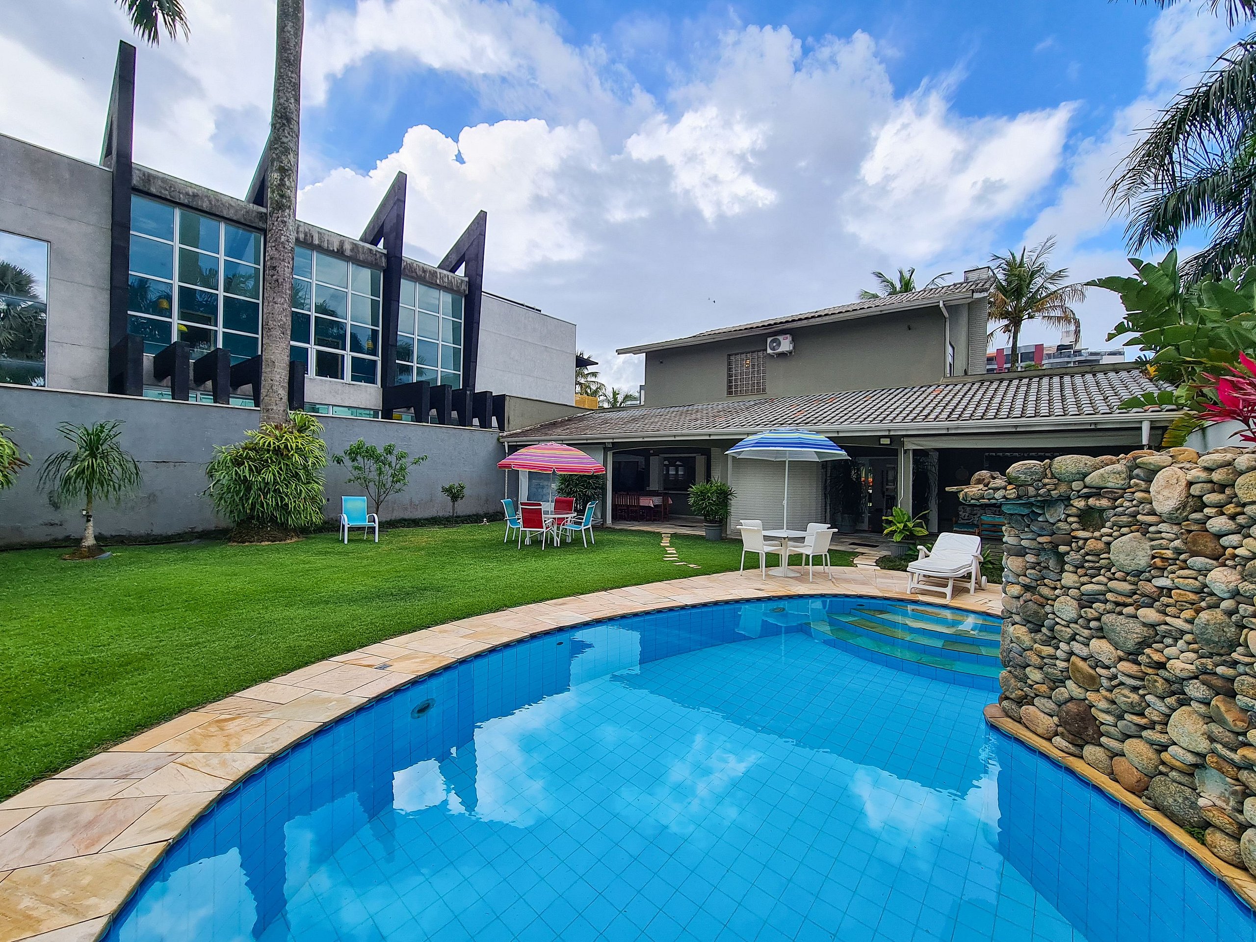 Property Image 2 - House with lawn and pool near Riviera beach