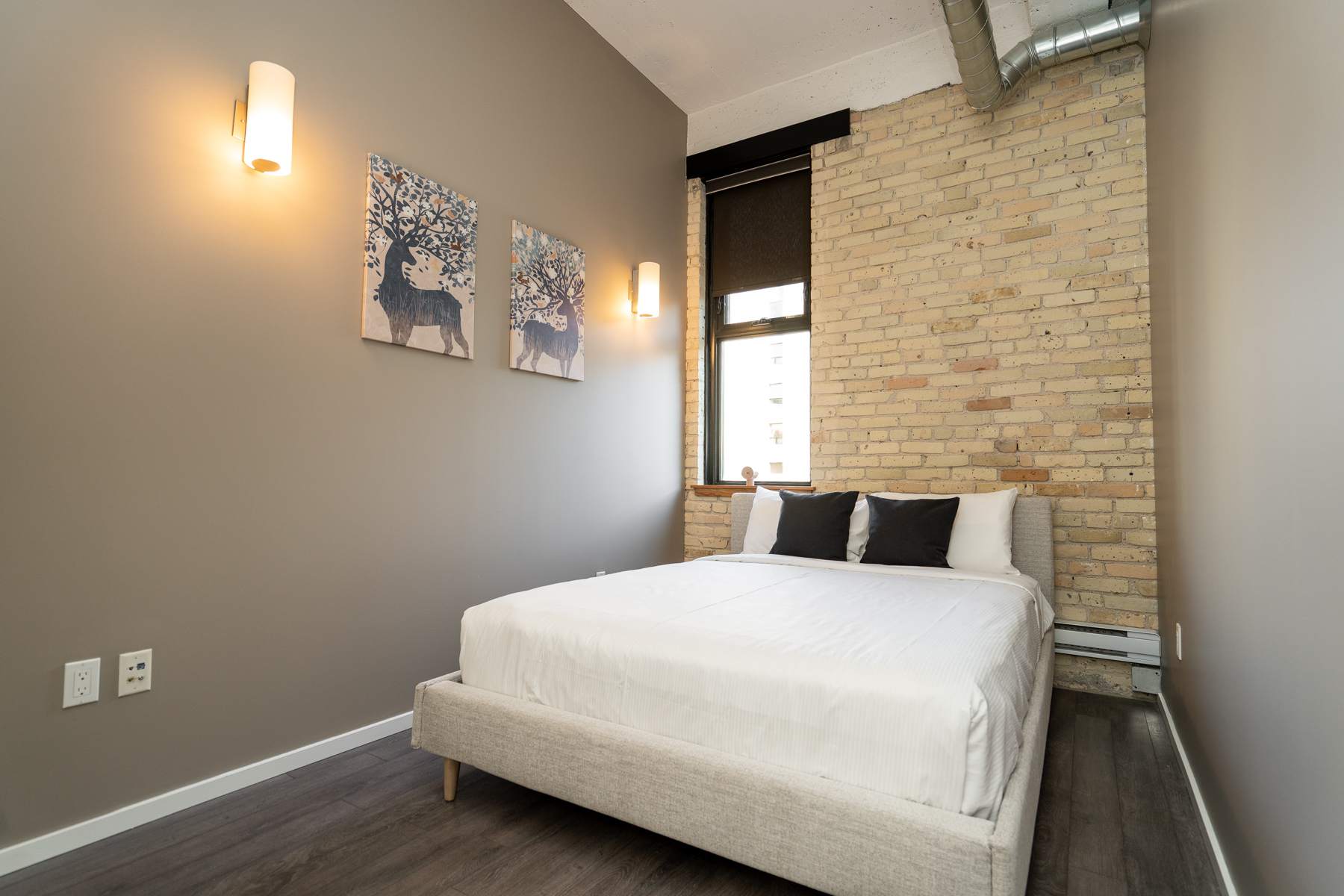 (201) Exchange District Marvellous Warehouse Loft + 2 Bedrooms (133)