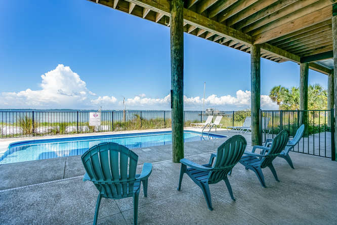 Baywatch - Pool area