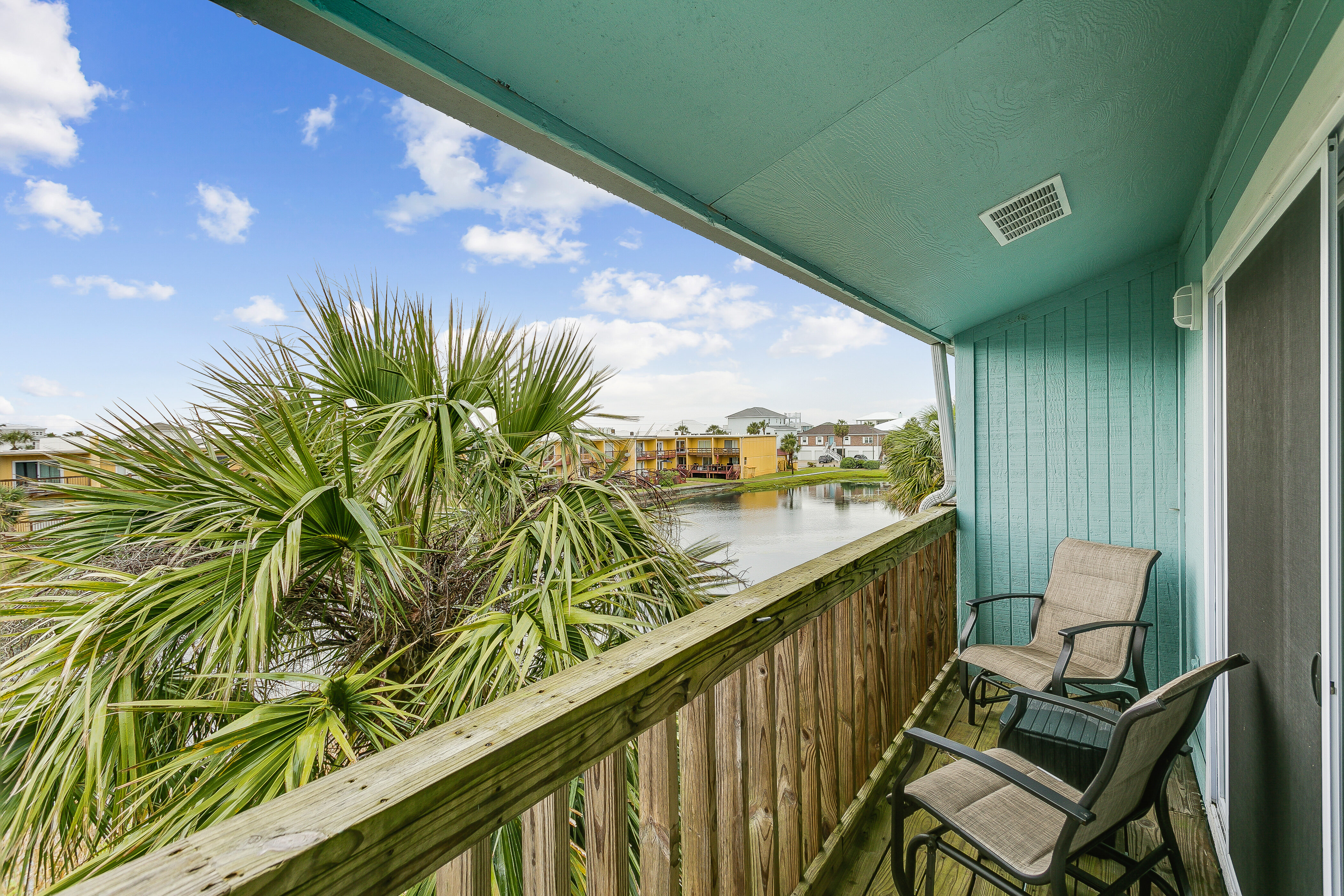 Coconuts Beach House - Balcony