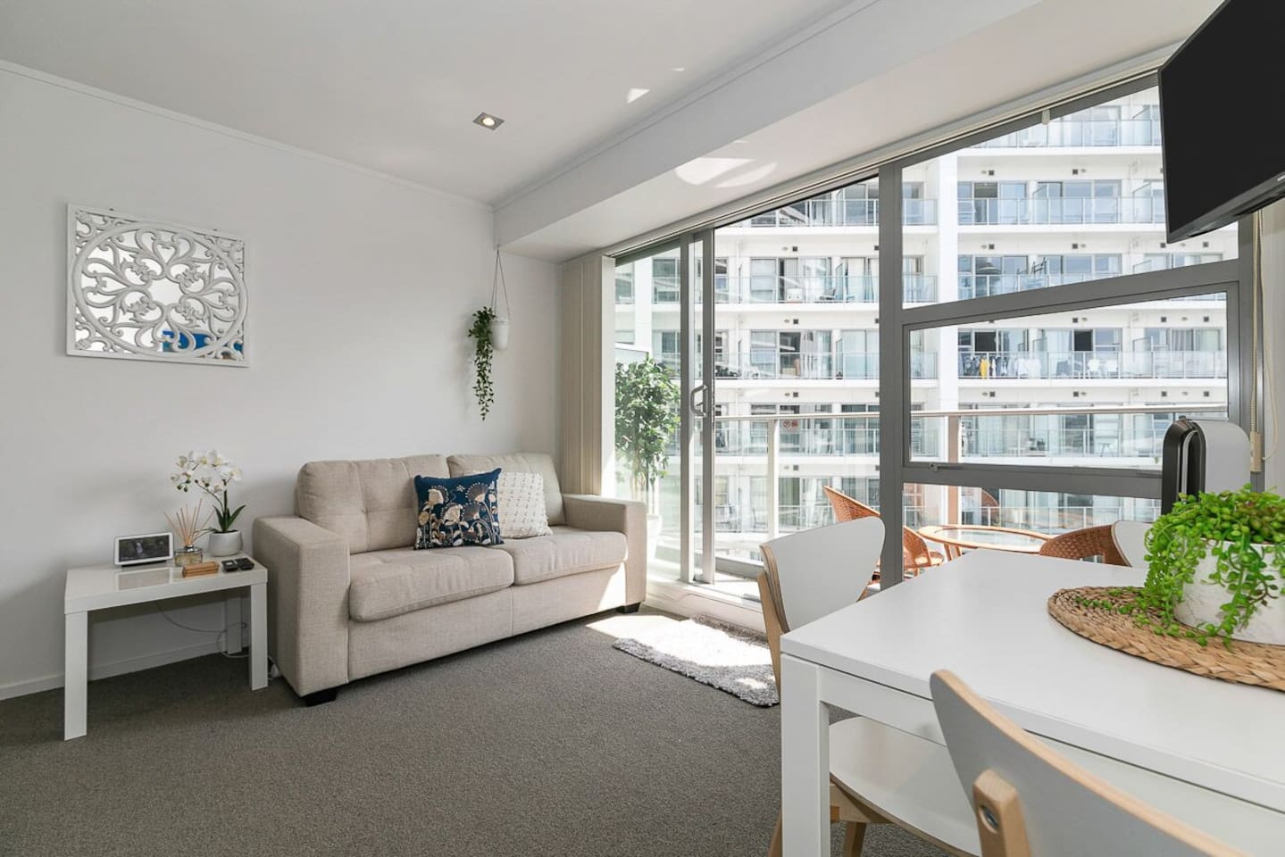 Property Image 2 - Relaxing Apartment with Balcony,  Gym and Parking!