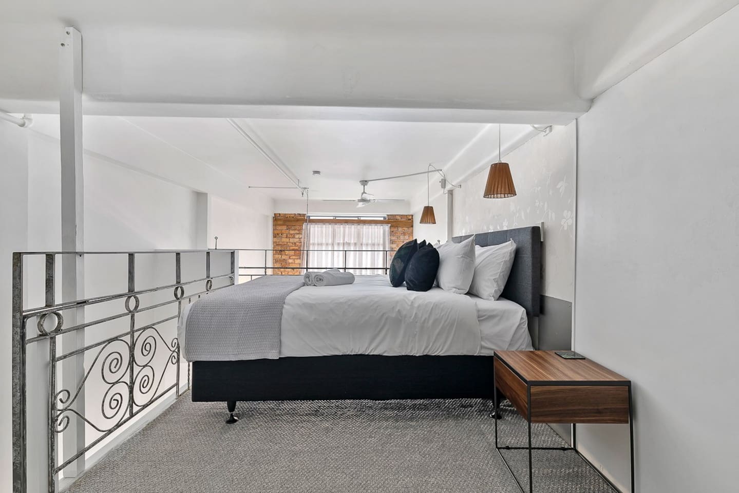 Stylish Loft Apartment in CBD with King Bed