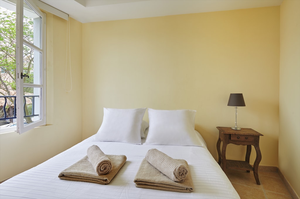 Bedroom for families to rent in Saint Tropez