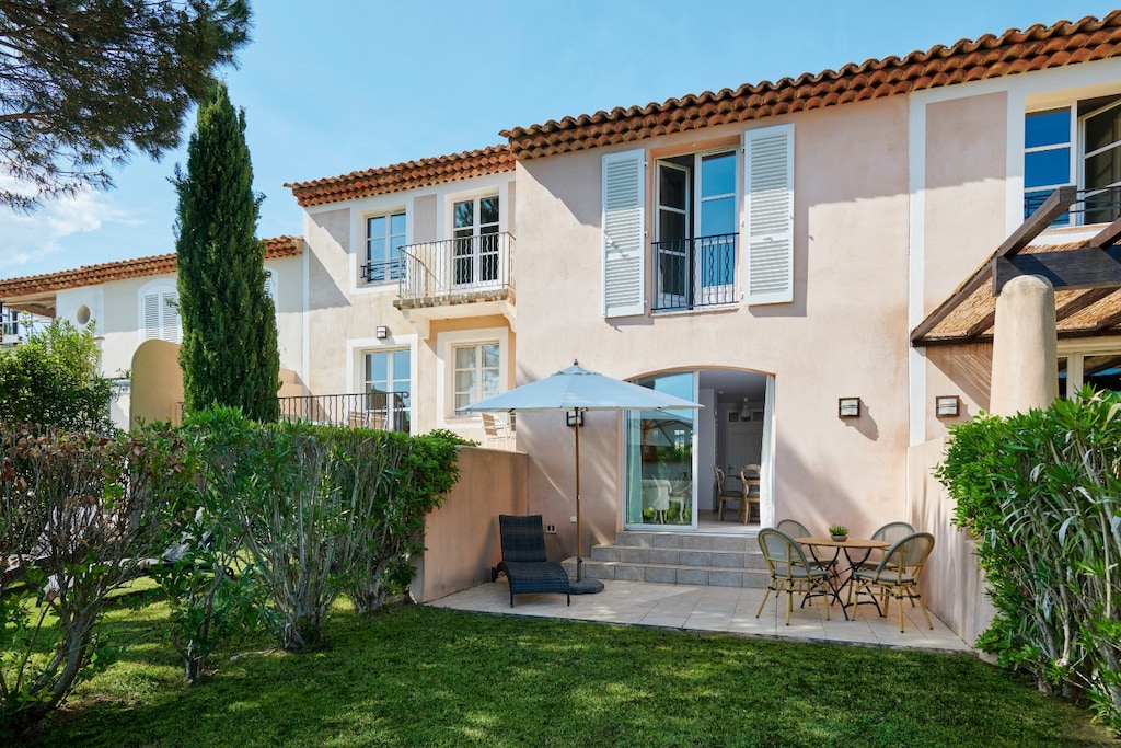 Garden for families to rent in Saint Tropez