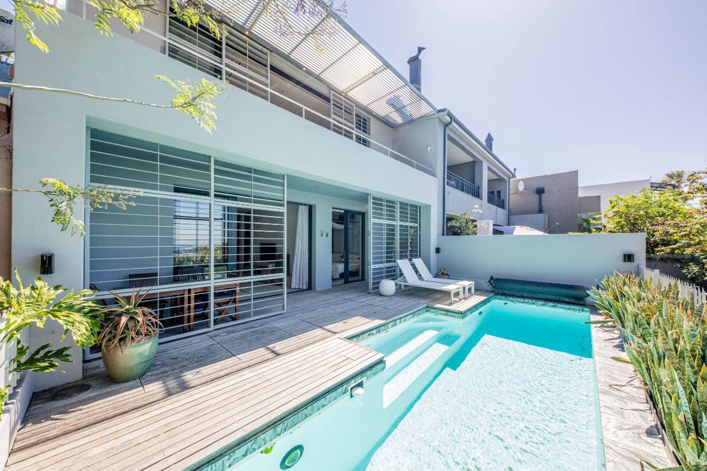 Property Image 1 - Spacious Holiday Apartment with Pool in Trendy De Waterkant (Loader Apartment)