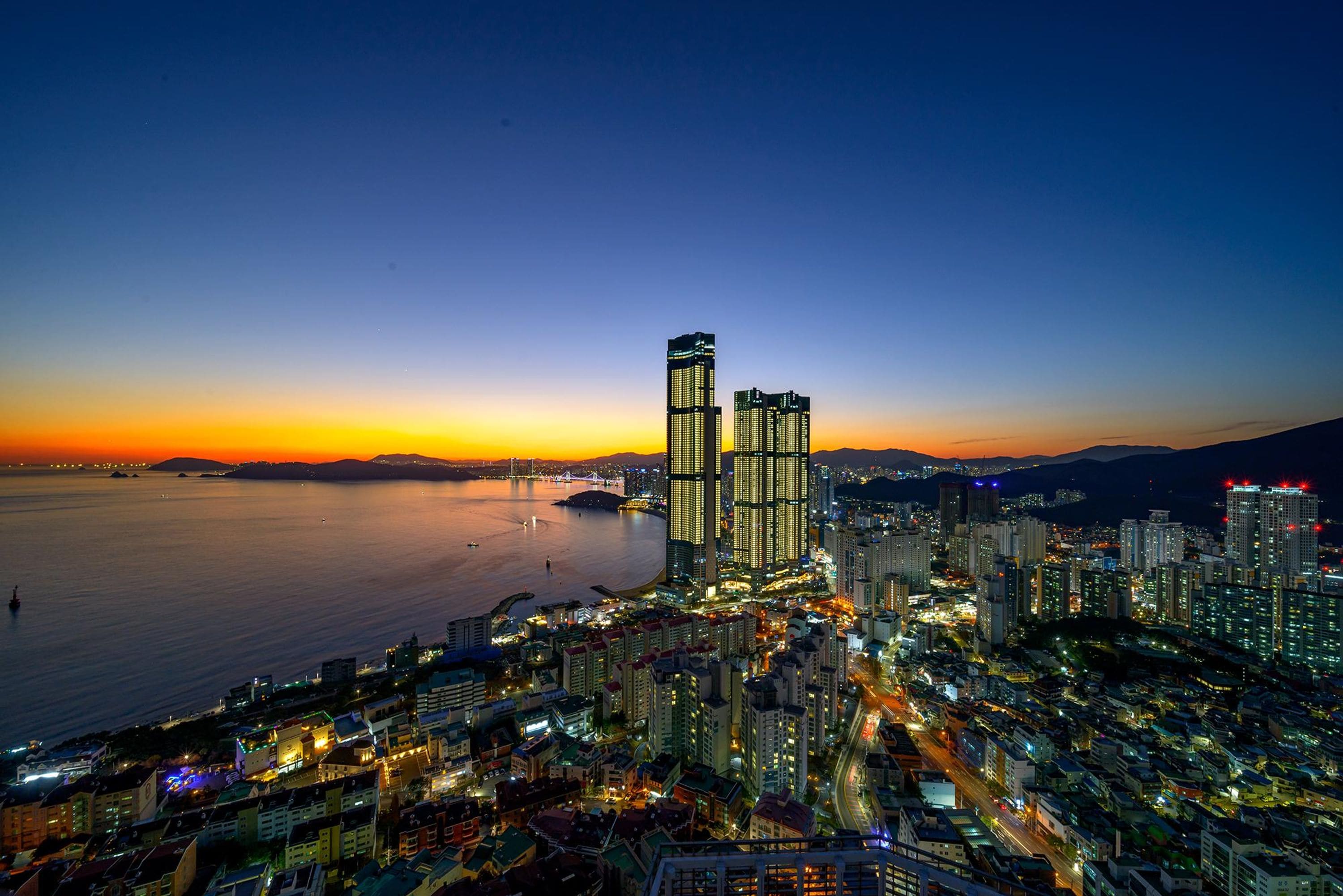 Busan Landmark - Luxury Two Bedroom Apartment suited For Families and Friends 