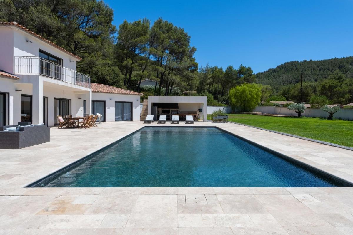 Property Image 2 - Villa with heated pool spa gym and cinema - by feelluxuryholidays