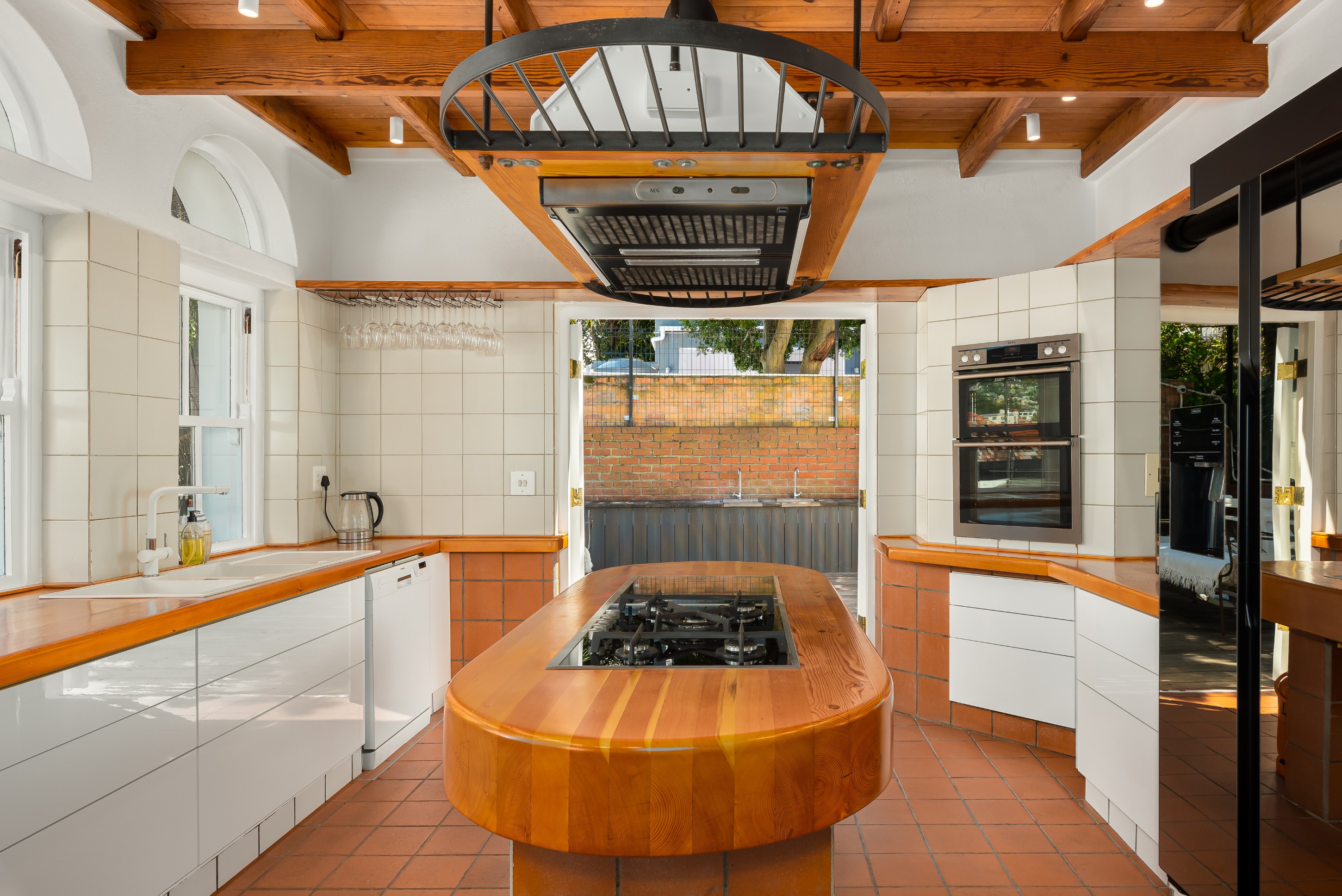 Luxury Villa with Table Mountain Views Luxury Villa with Table Mountain Views