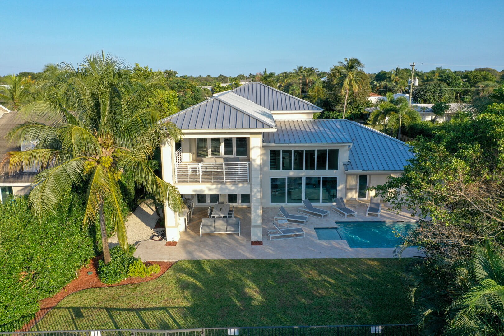 A stunning home next to the water, private, tranquil and available for your next stay in Florida