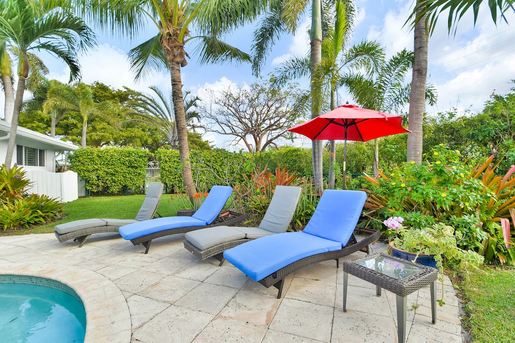 Comfortable, functional and clean outdoor furniture enhance your stay and enjoyment in the yard.