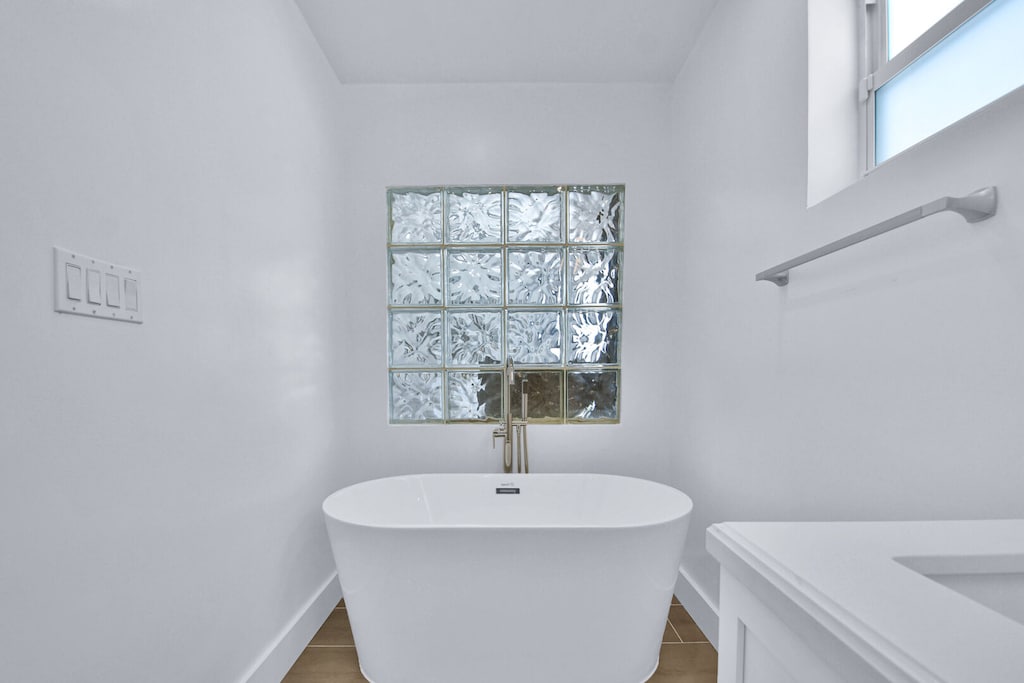 En suite to Bed 1 
Standalone Tub
Walk in Shower
Twin Sinks