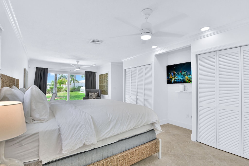 Bedroom 1 with King bed
En suite
Patio Doors 
Desk and Chair