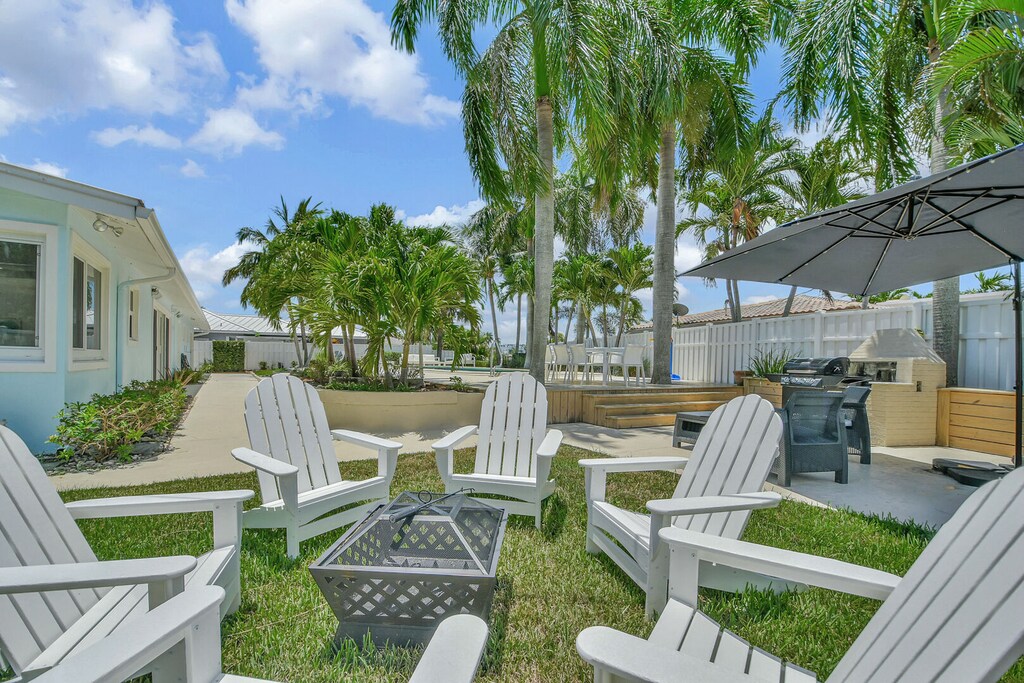 Fire pit ideal for enjoying florida evenings