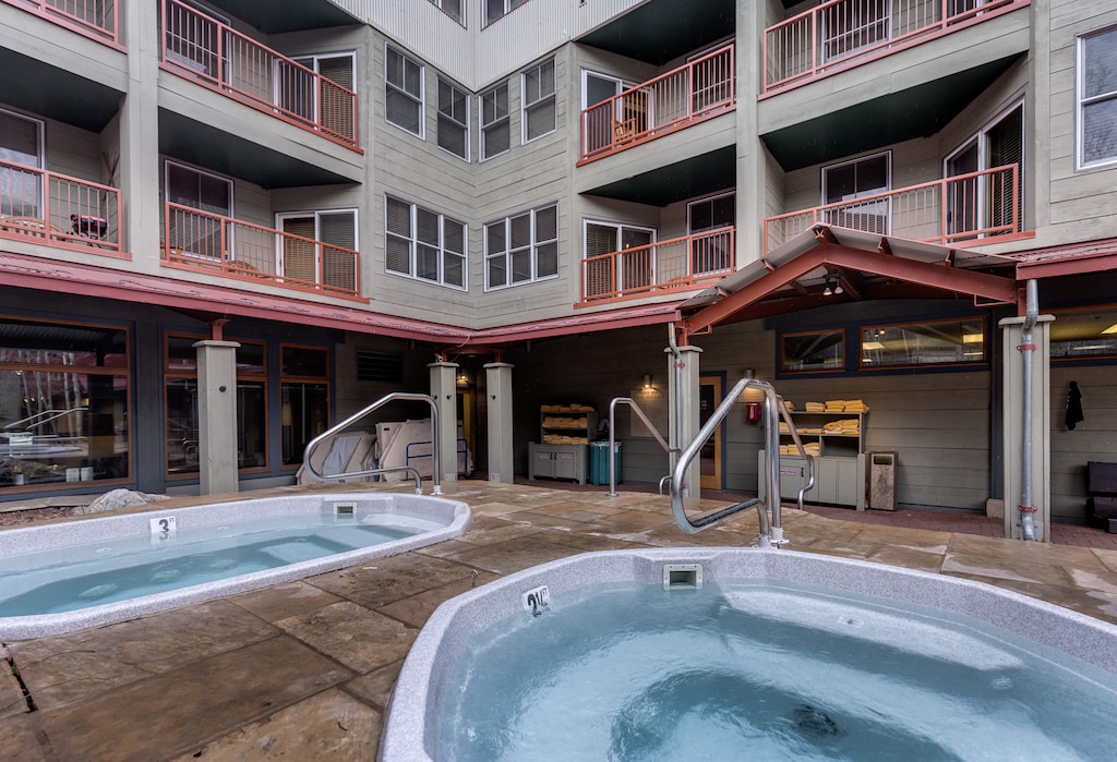 Silver Mill shared hot tubs