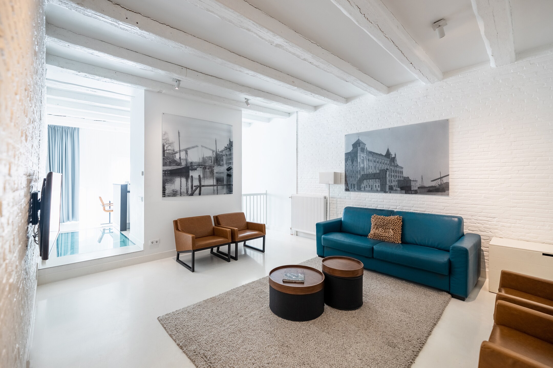 Elegant two-bedroom family apartment with an unforgettable Amsterdam Canal view