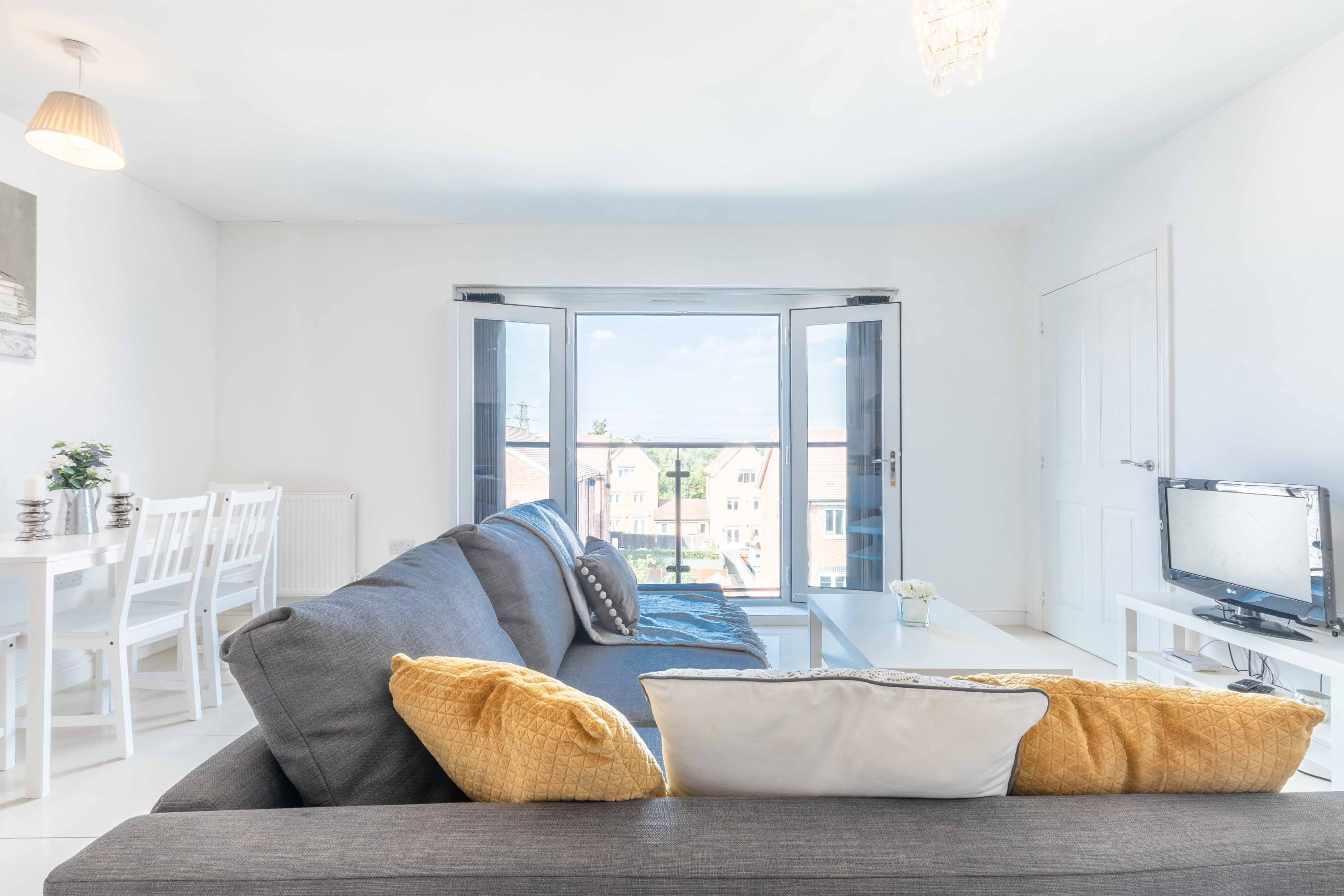 Property Image 1 - COSY PENTHOUSE - 2 BED/2 BATH & FREE PARKING Property Image 1 - COSY PENTHOUSE - 2 BED/2 BATH & FREE PARKING