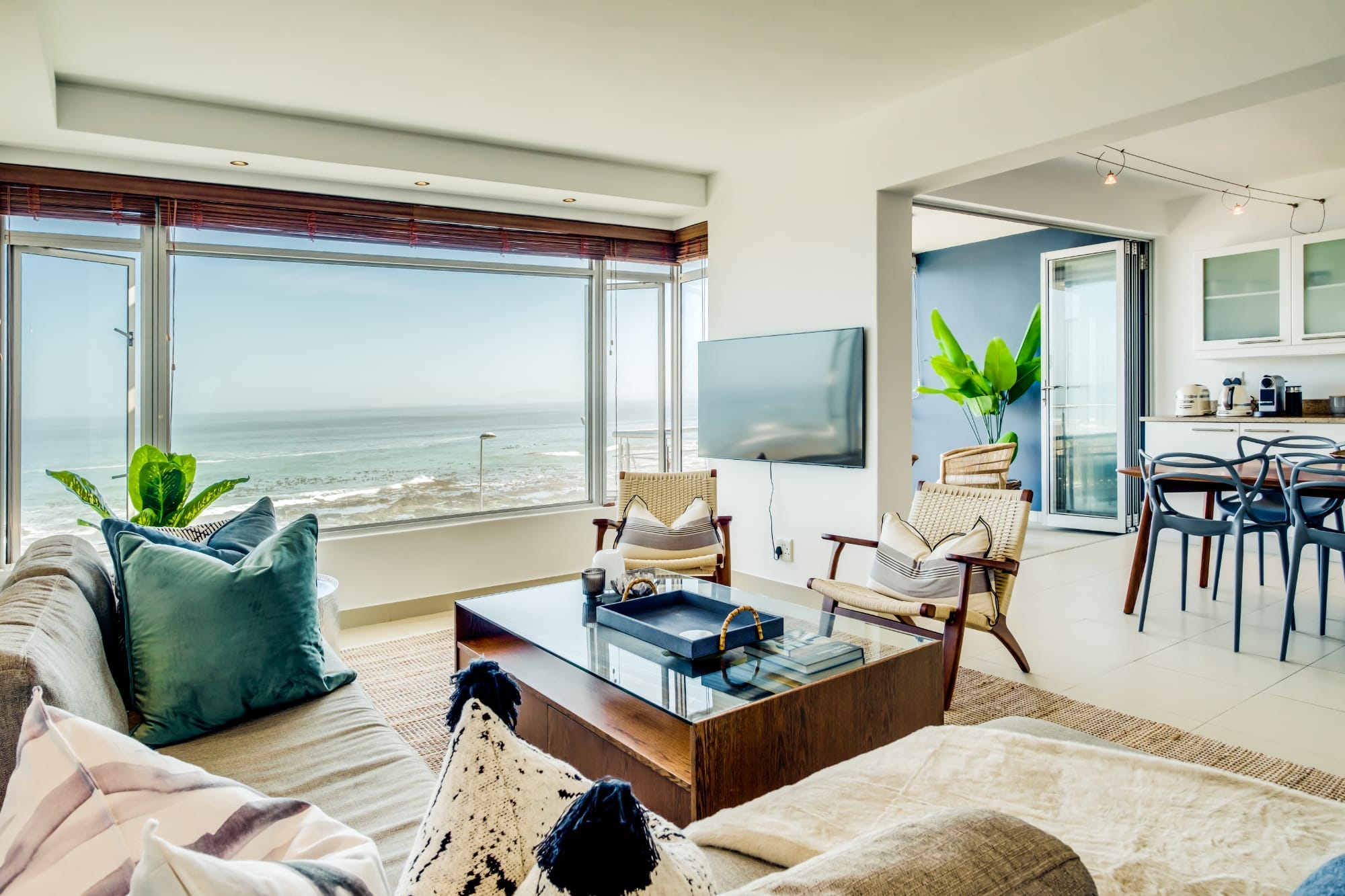 Property Image 2 - Uninterrupted Ocean Views in Mouille Point (Atlantic Vistas)