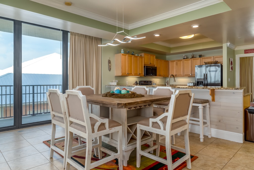 Dining for Six The Wave Holiday Island Condo