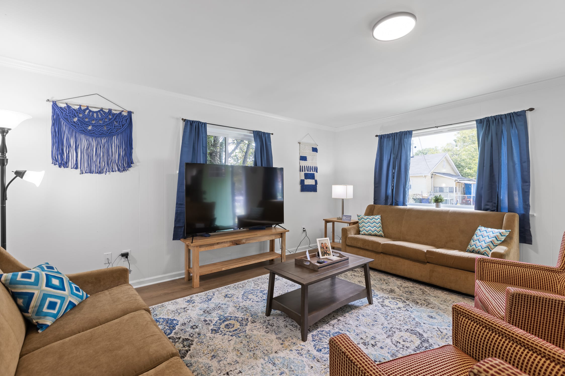 Property Image 1 - Mins to Downtown! Chic & Modern - Elegant in Noir Property Image 1 - Mins to Downtown! Chic & Modern - Elegant in Noir
