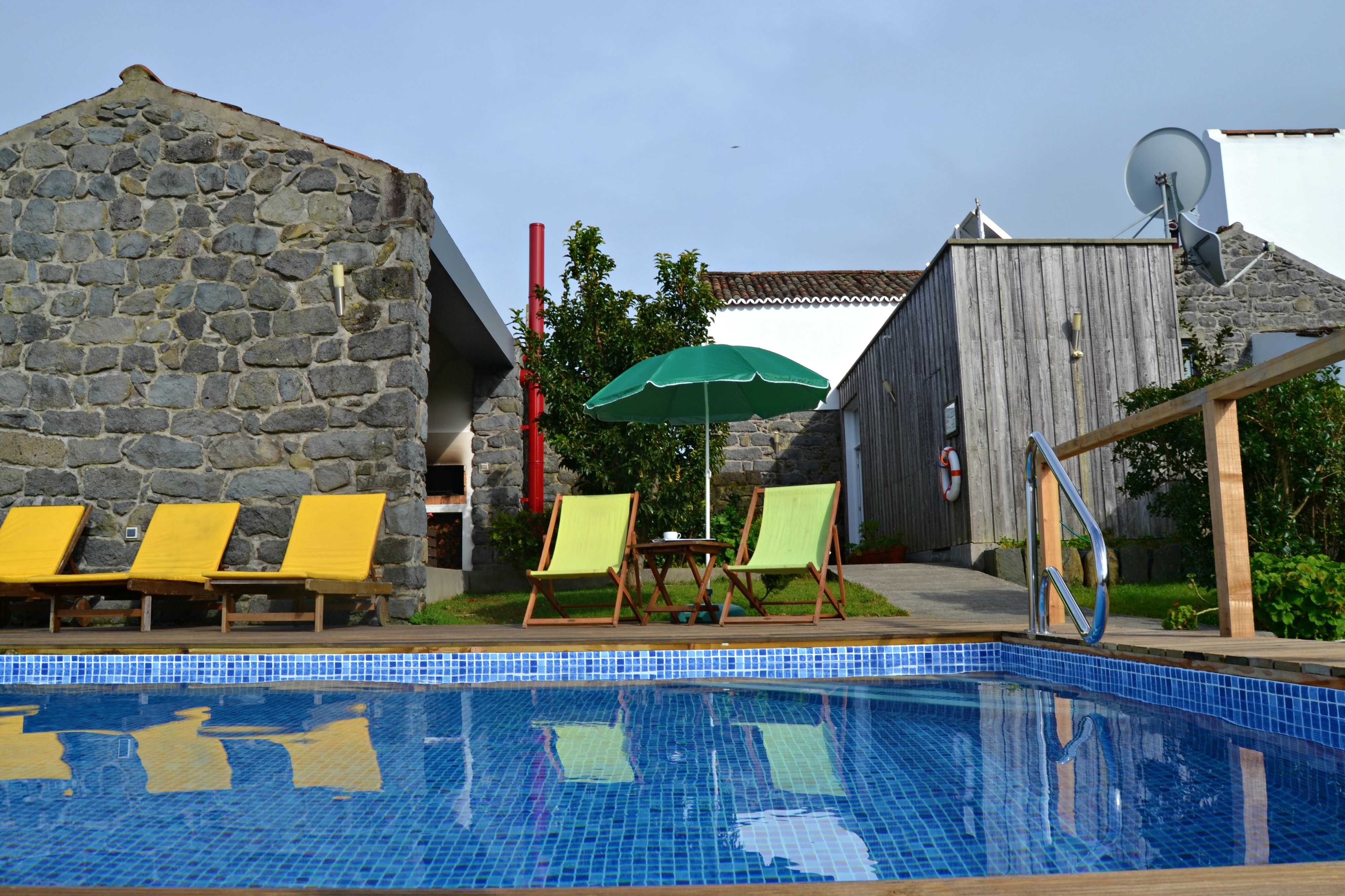 Property Image 1 - Holiday cottage rental with shared pool, sea and mountain view