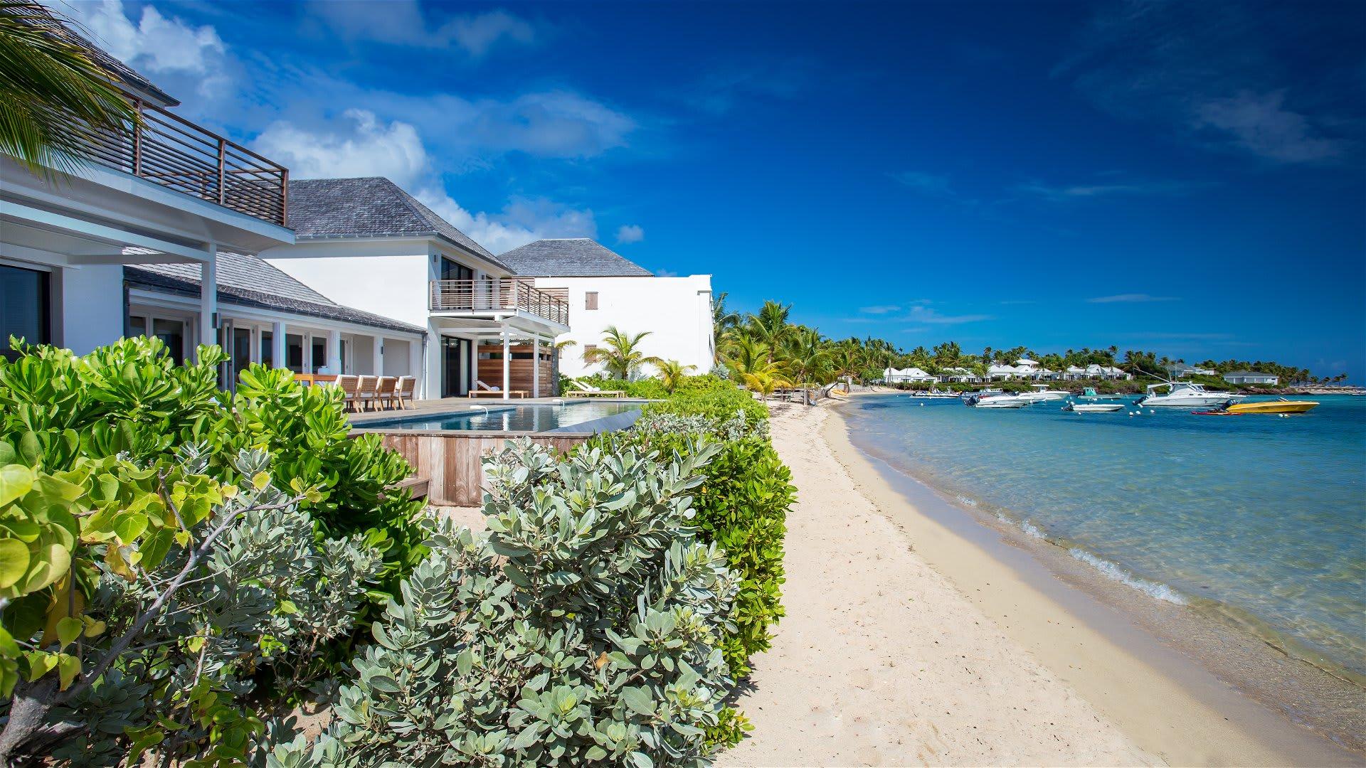 Property Image 1 - Beachfront villa with contemporary design