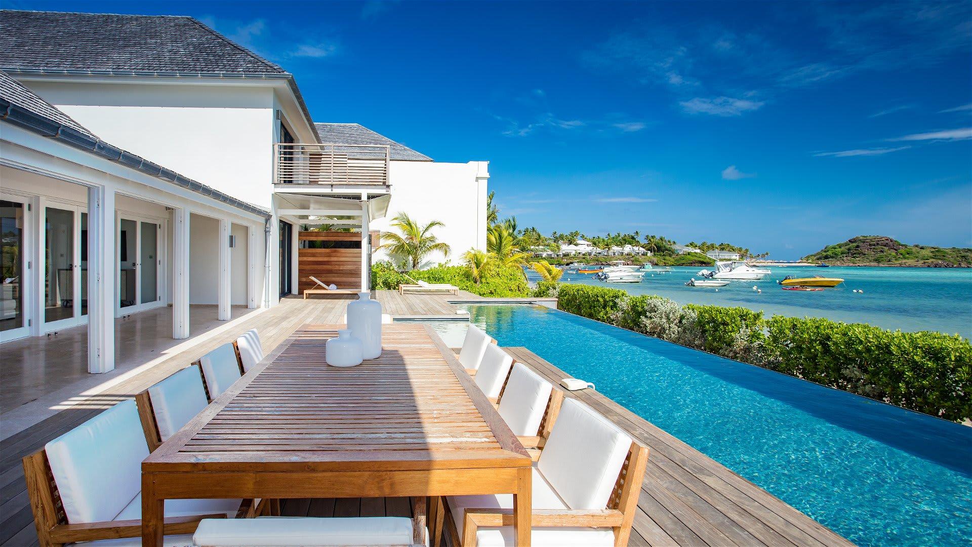 Property Image 2 - Beachfront villa with contemporary design