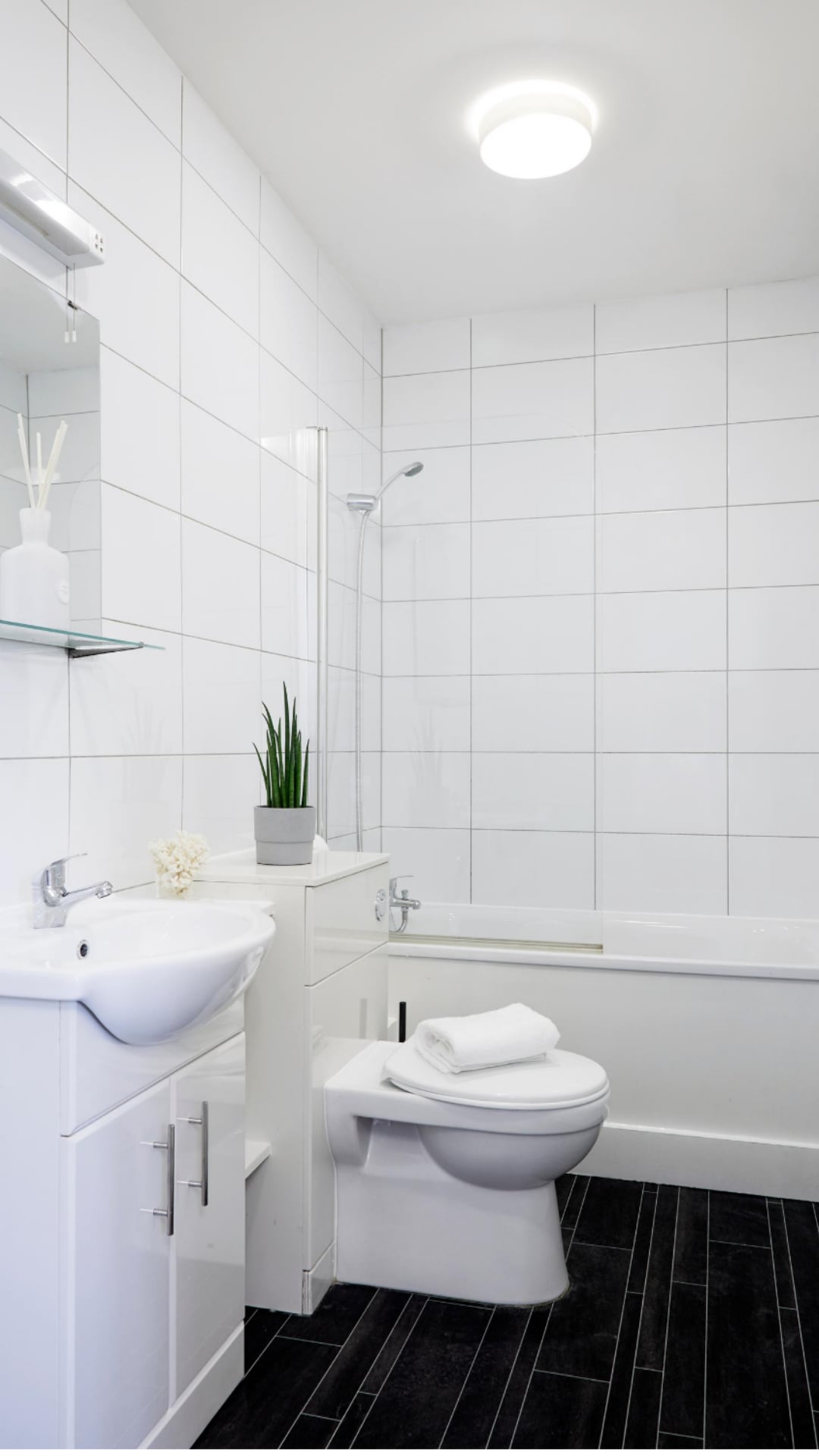 Beautiful 1Bedroom/1Bathroom Flat with Free Parking & Free WIFI