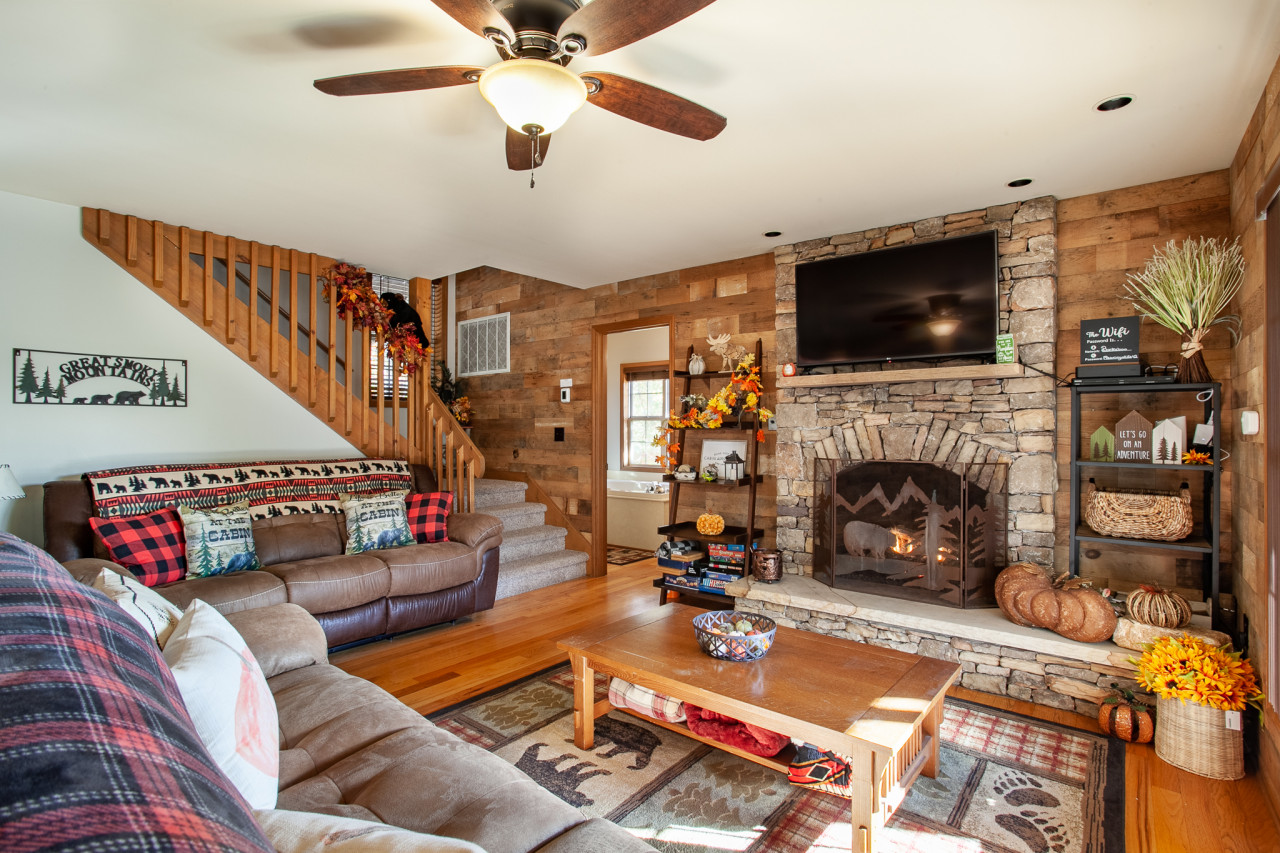 Property Image 2 - Honey Bear Hollow - Hot Tub, Fire Place, Game Room