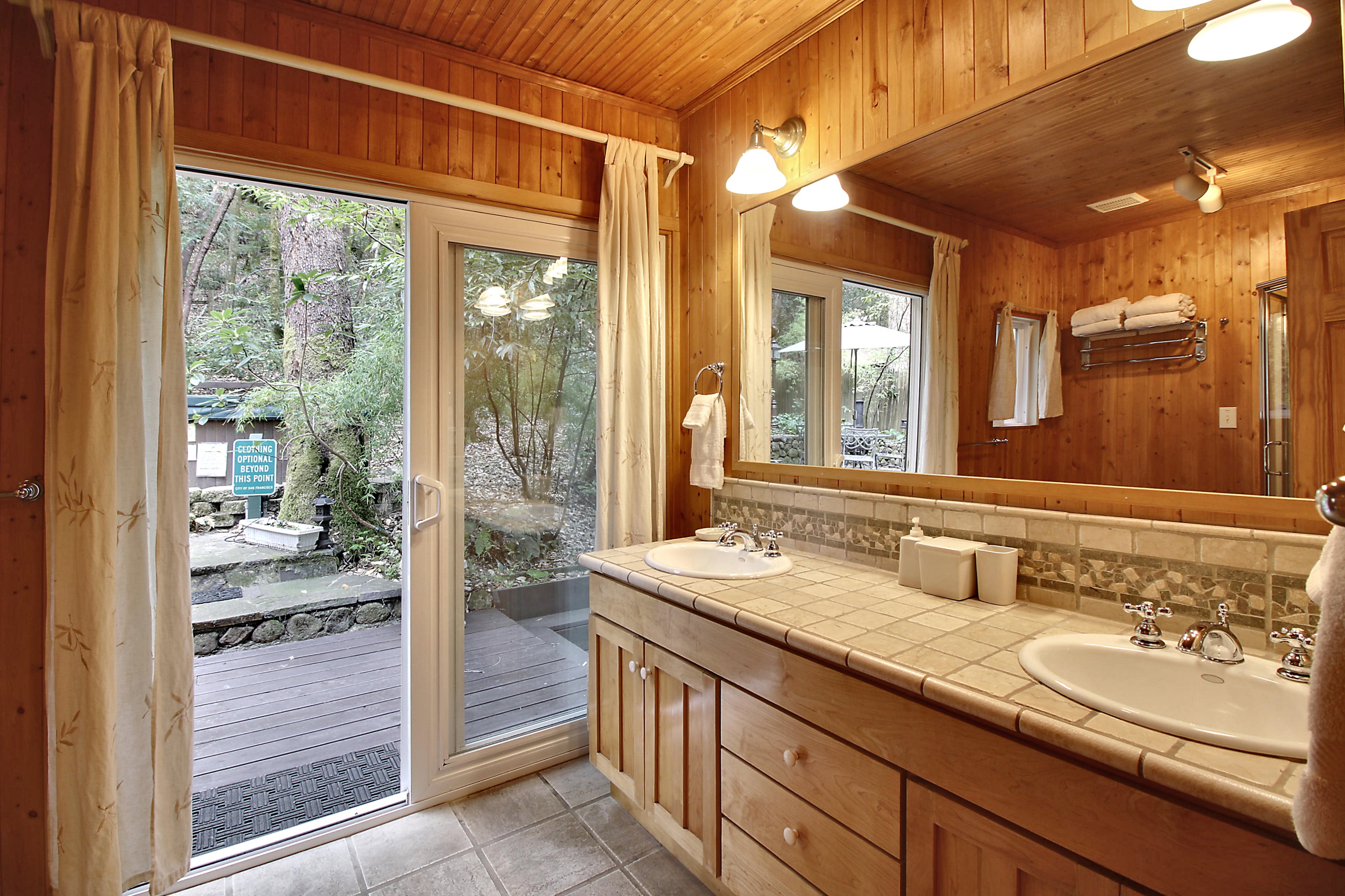 Full Bathroom - with deck access