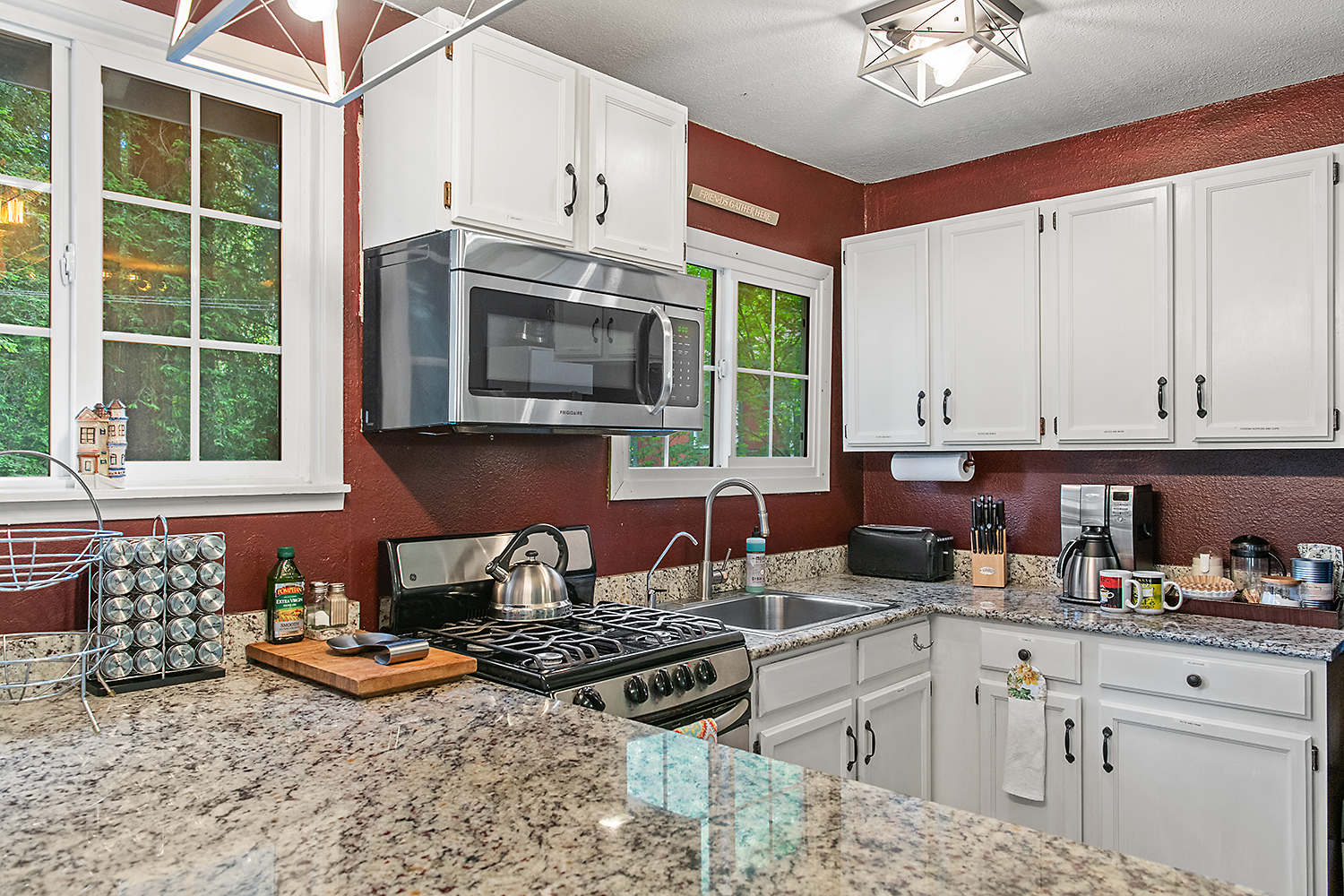 Fully stocked kitchen - bring your fave foods!