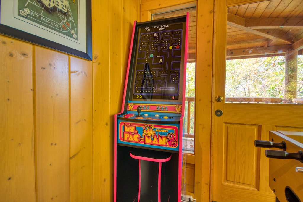 Ms. Pac Man & More Game!