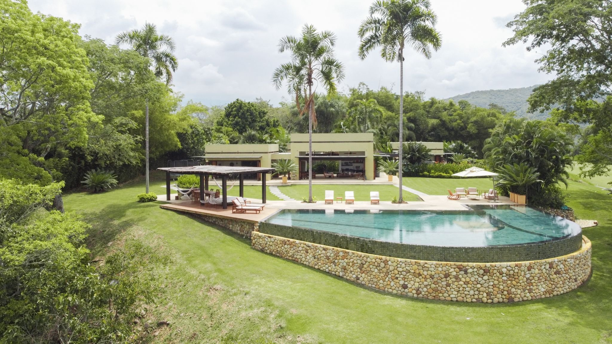 Property Image 2 - Villa with infinity pool and spectacular view