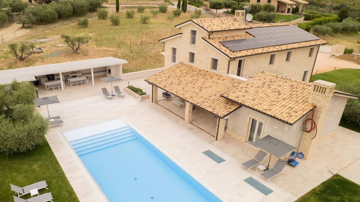 Property Image 1 - VILLA WITH SALT WATER INFINITY POOL AND SURROUNDED WITH FRUIT TREES