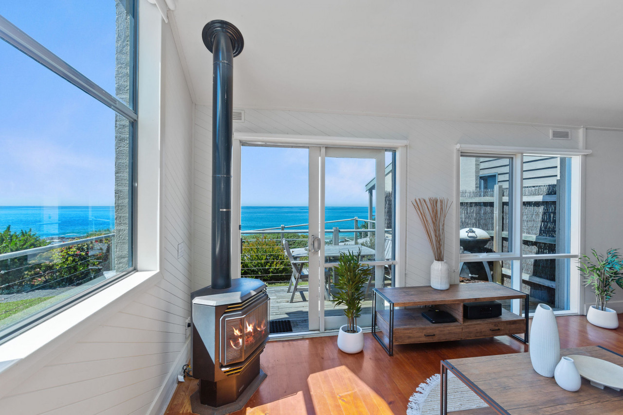 Property Image 1 - Modern Apartment With Deck and Stunning Ocean Views