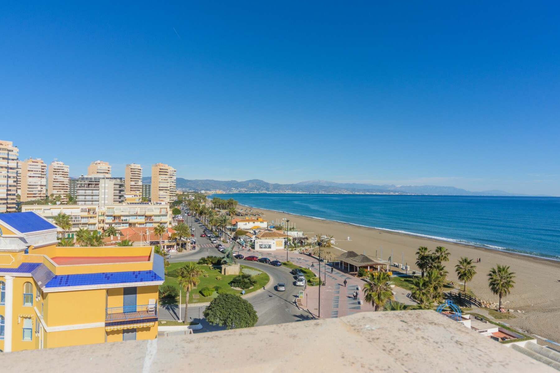 Enjoy the views of this apartment in Torremolinos