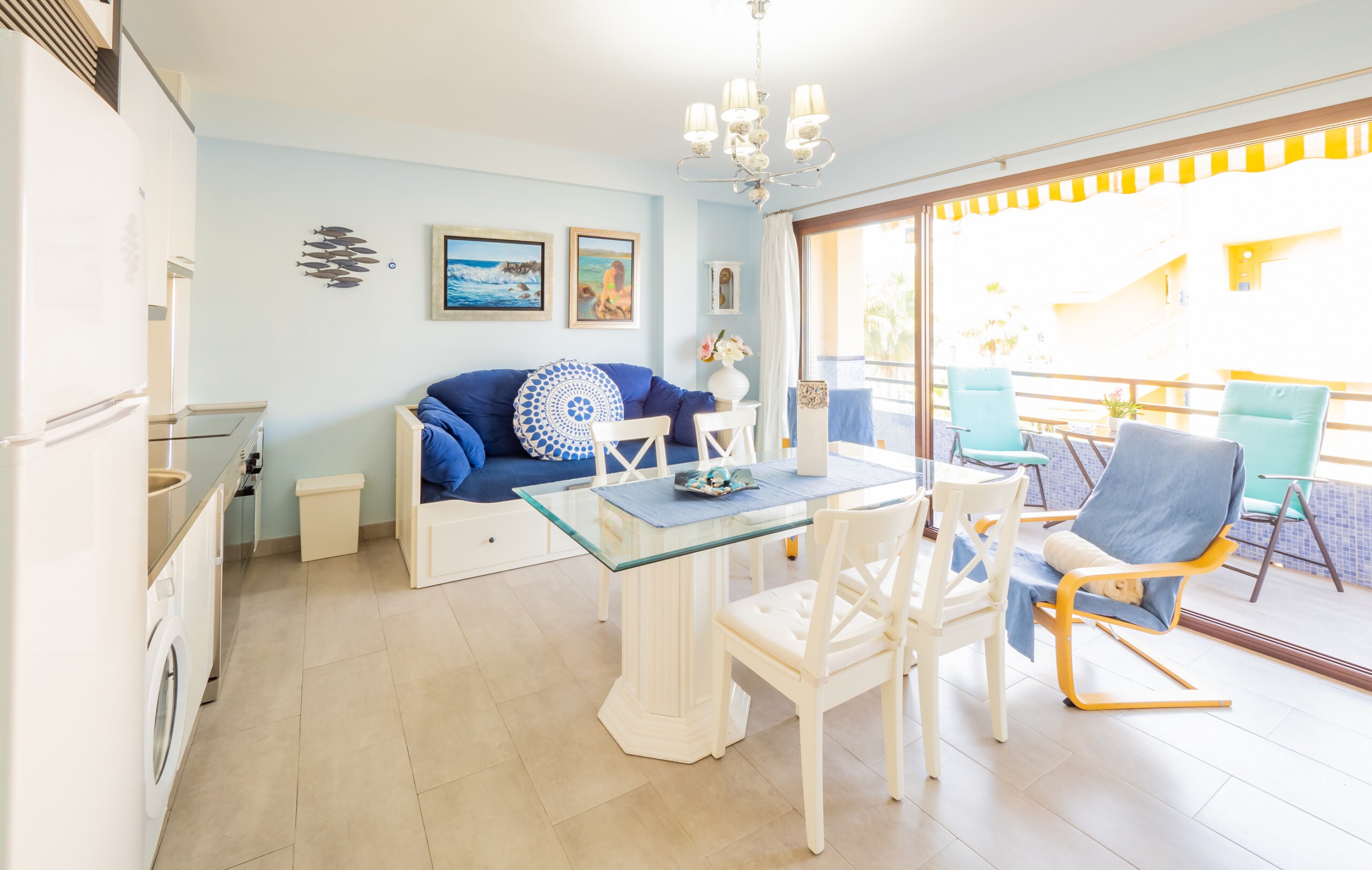 Enjoy the living room of this apartment in Torremolinos