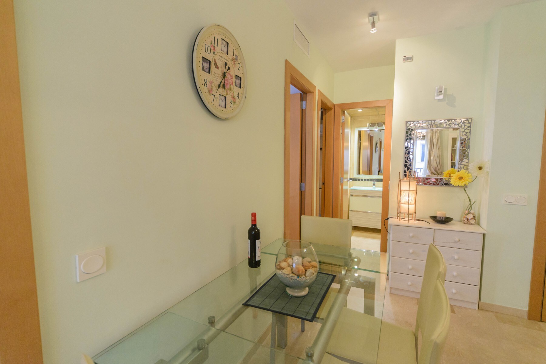 Enjoy the living room of this apartment in Fuengirola