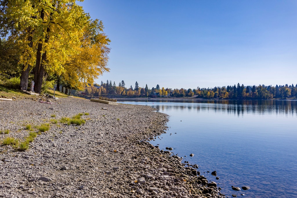 Sit on the shore | Exterior