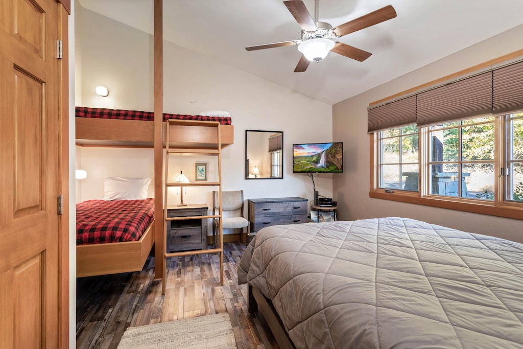 Wake up to gorgeous views | Queen-Sized Bed, Twin-Sized Bunk Beds | Main Level