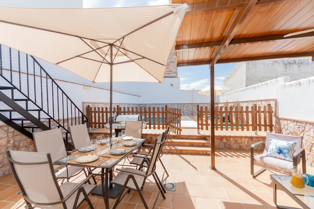 Enjoy the terrace of this house in El Torcal