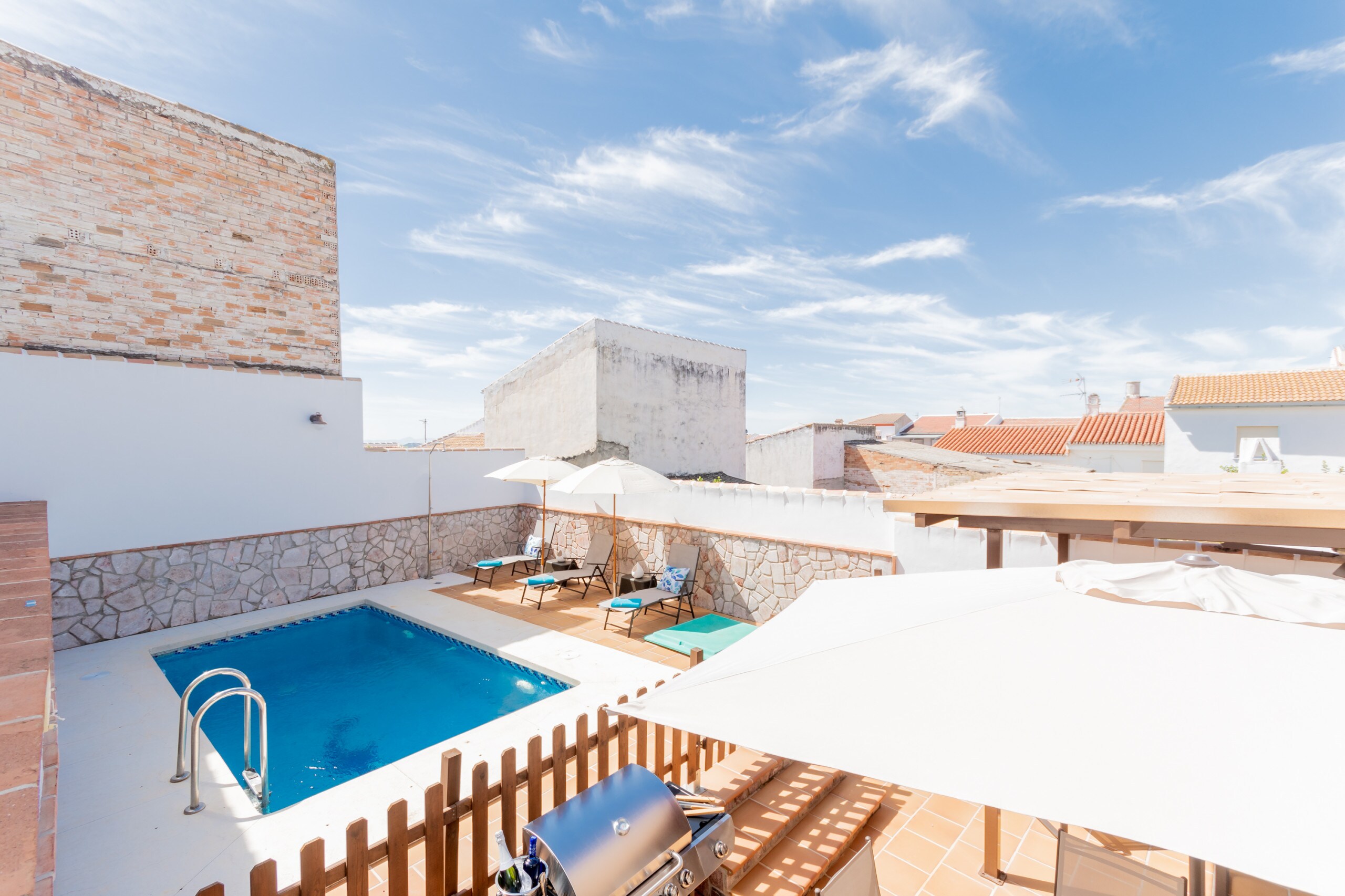 Enjoy the terrace of this house in El Torcal