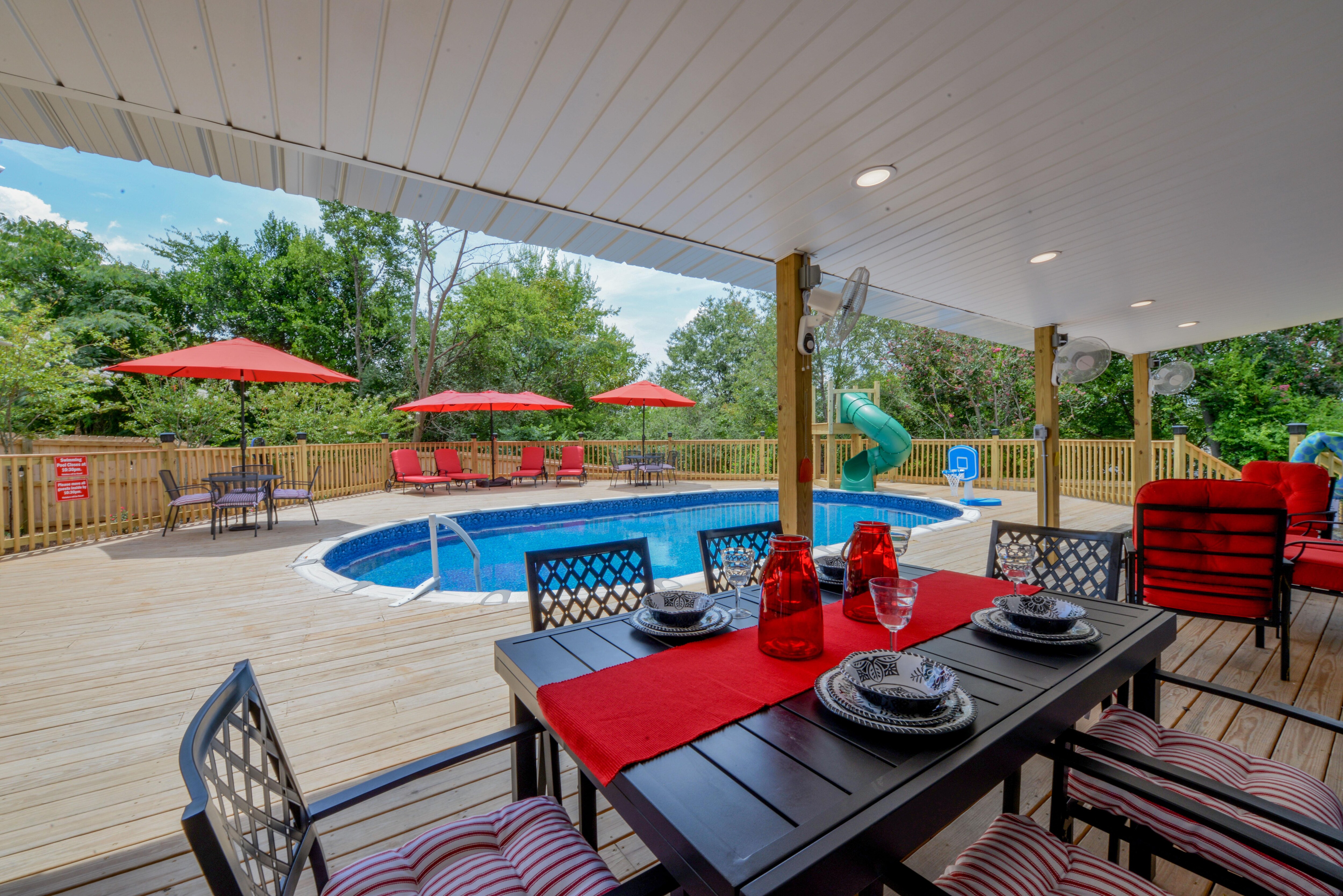 There is plenty to do at Bama Cottage! Out in the back there is a pool and water slide. There's also sun lounging chairs and a covered area for dining and grilling out.