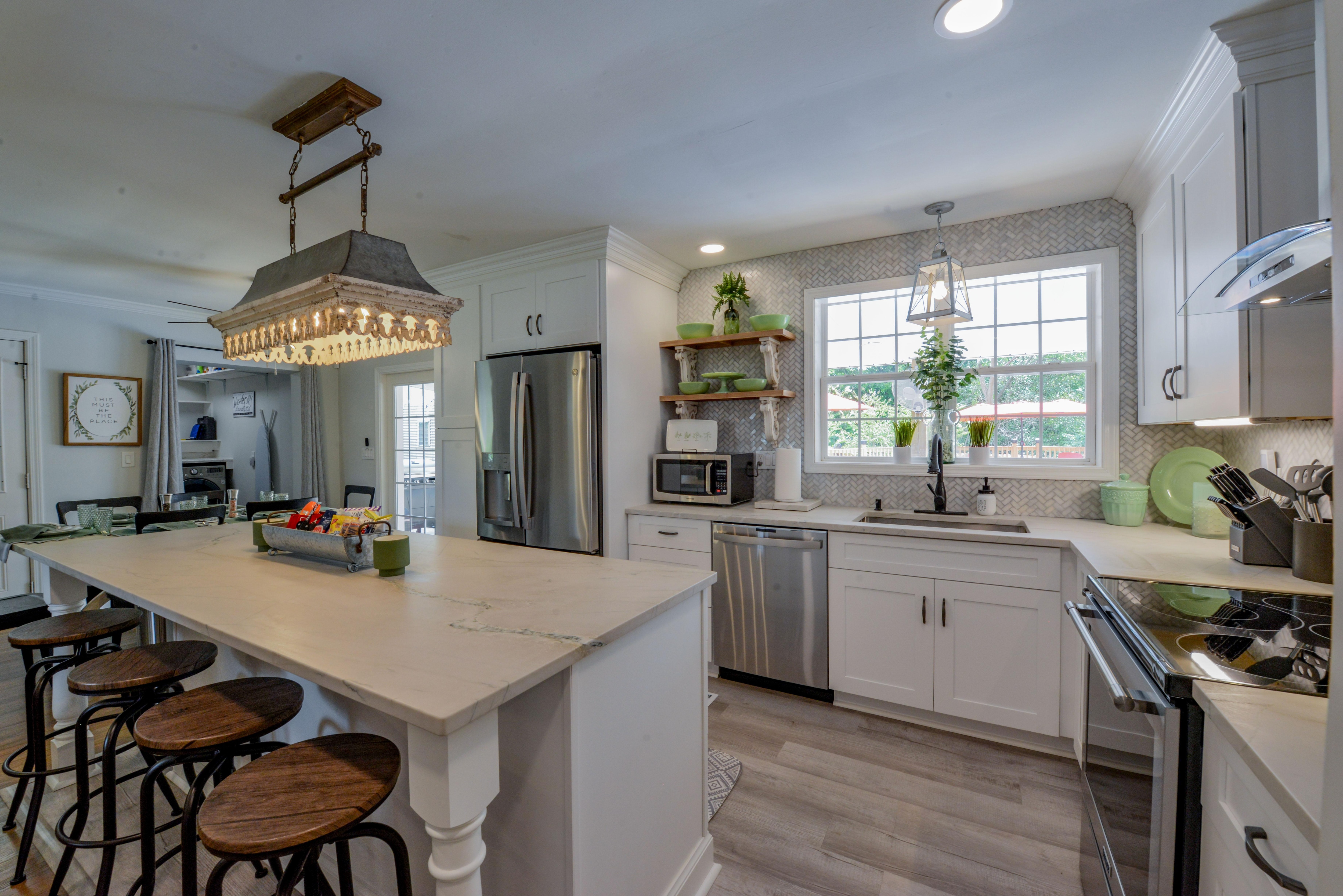 Bama Cottage is newly renovated and the kitchen is gorgeous. It is stocked with the utensils and appliances you will need to make snacks or a home cooked meal.