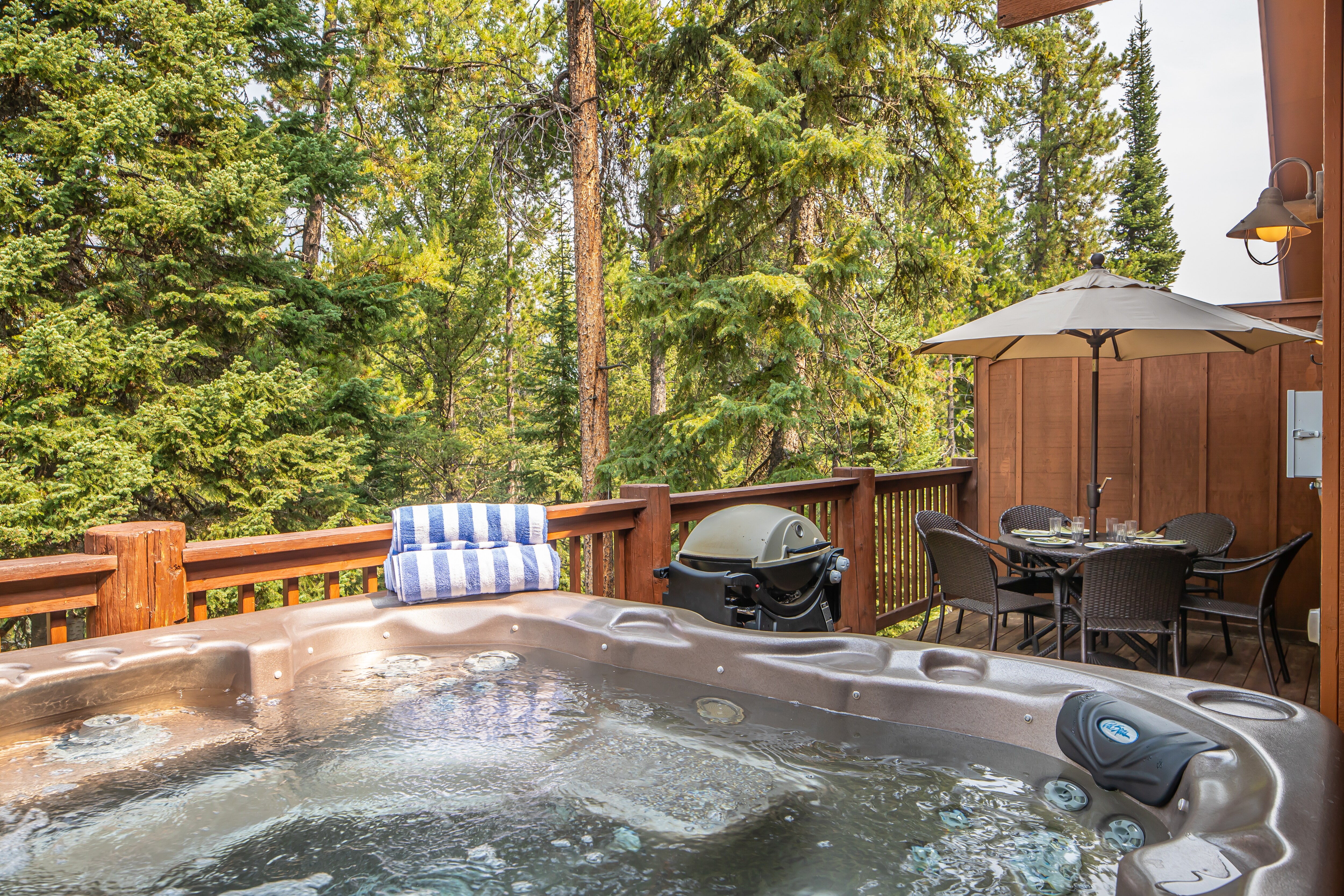 Have a glass of wine and soak in the hot tub | Exterior