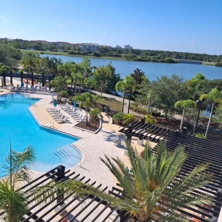 Poollakeview